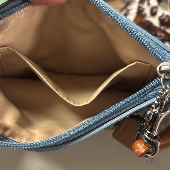 Coach Green Wristlet    Perfect condition - Picture 5 of 8